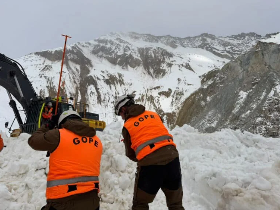 Chile, avalancha, minería, nevada, El Niño, aluviones, riesgo, suspensión minera.